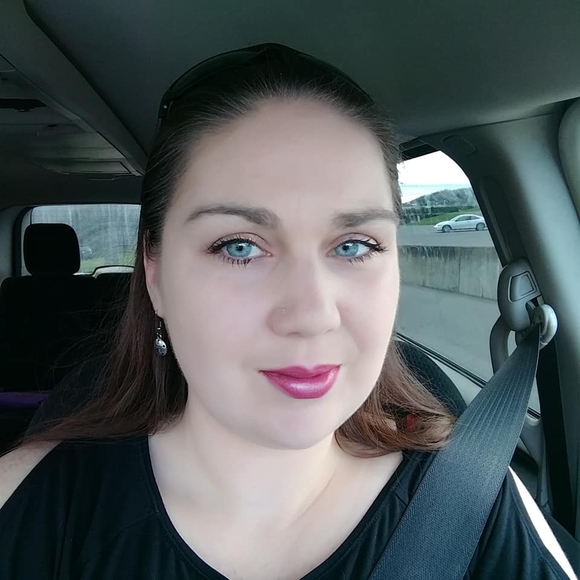 Meet your Posher, Robbyn - Picture 1 of 1